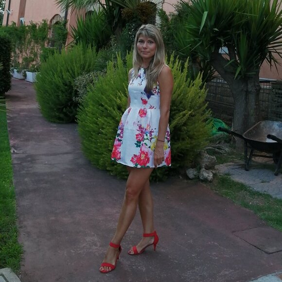 Mini dress - Picture 2 of 3